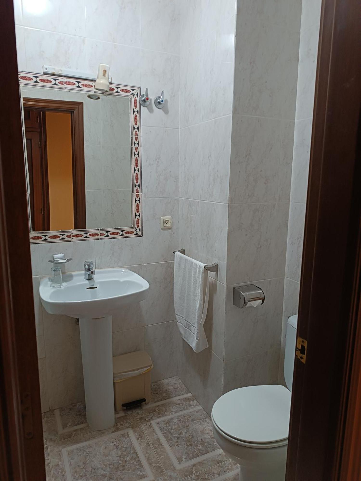 Hostal Avila Оканья Экстерьер фото