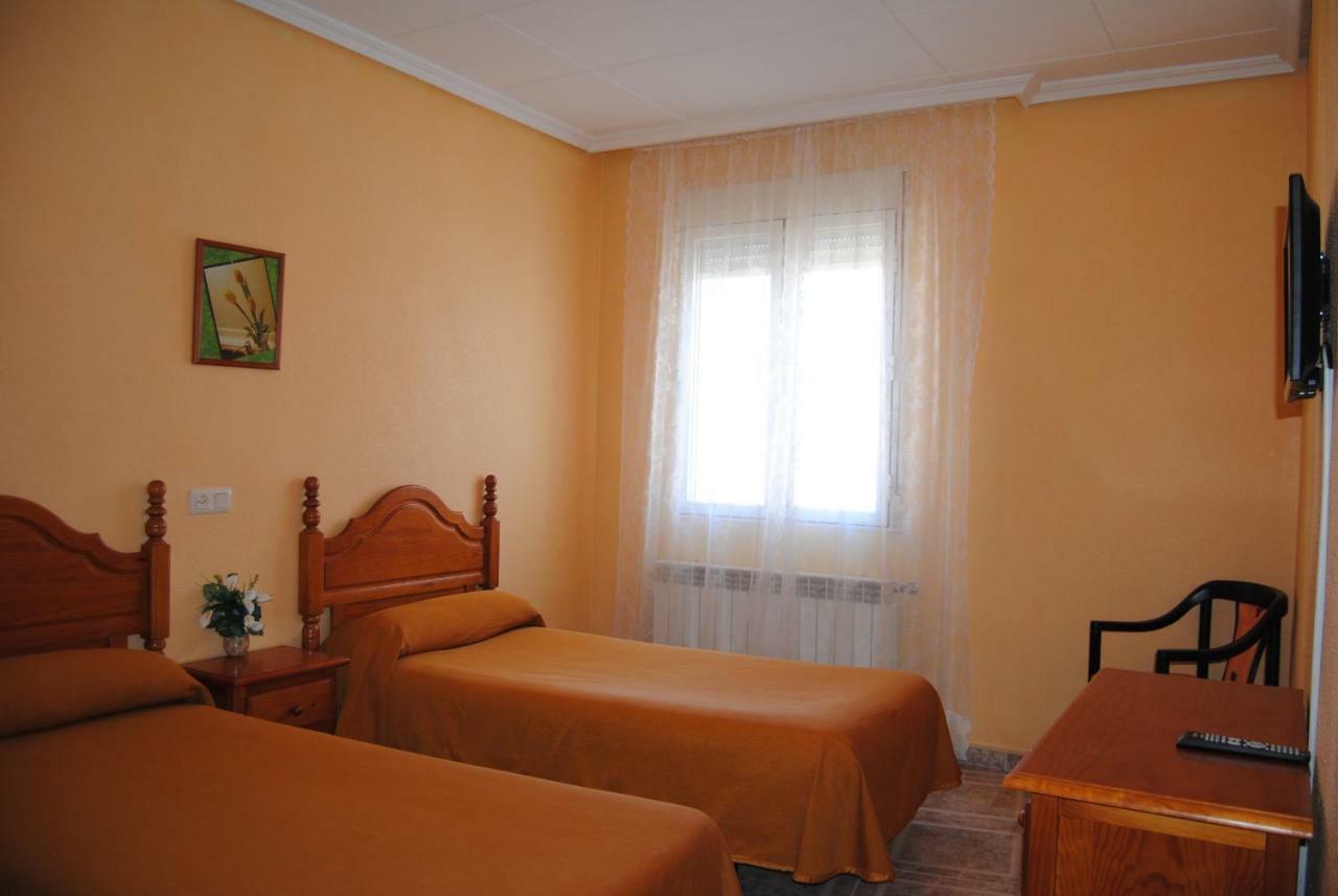 Hostal Avila Оканья Экстерьер фото