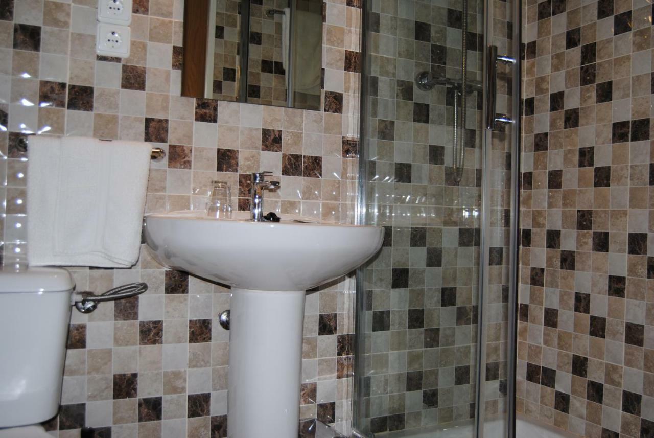 Hostal Avila Оканья Экстерьер фото