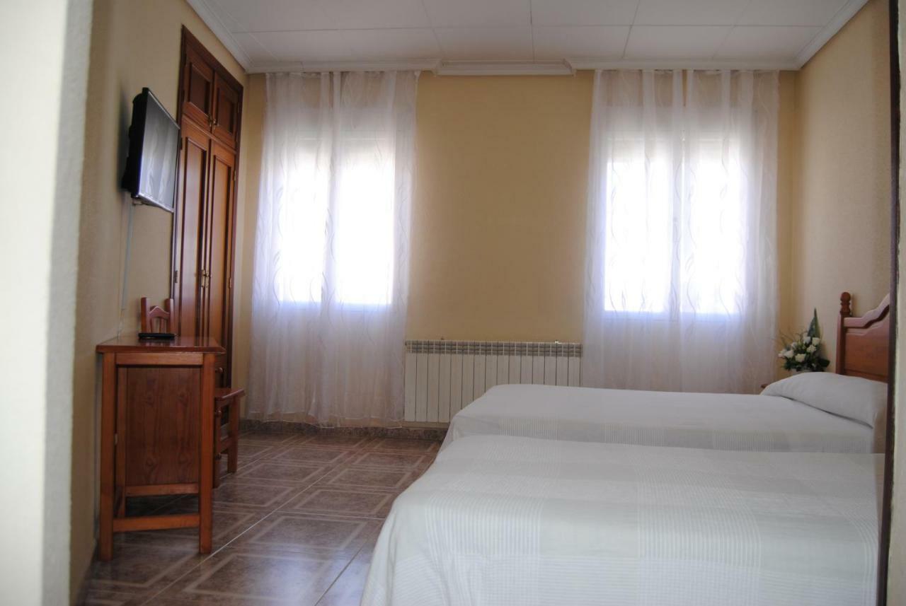 Hostal Avila Оканья Экстерьер фото