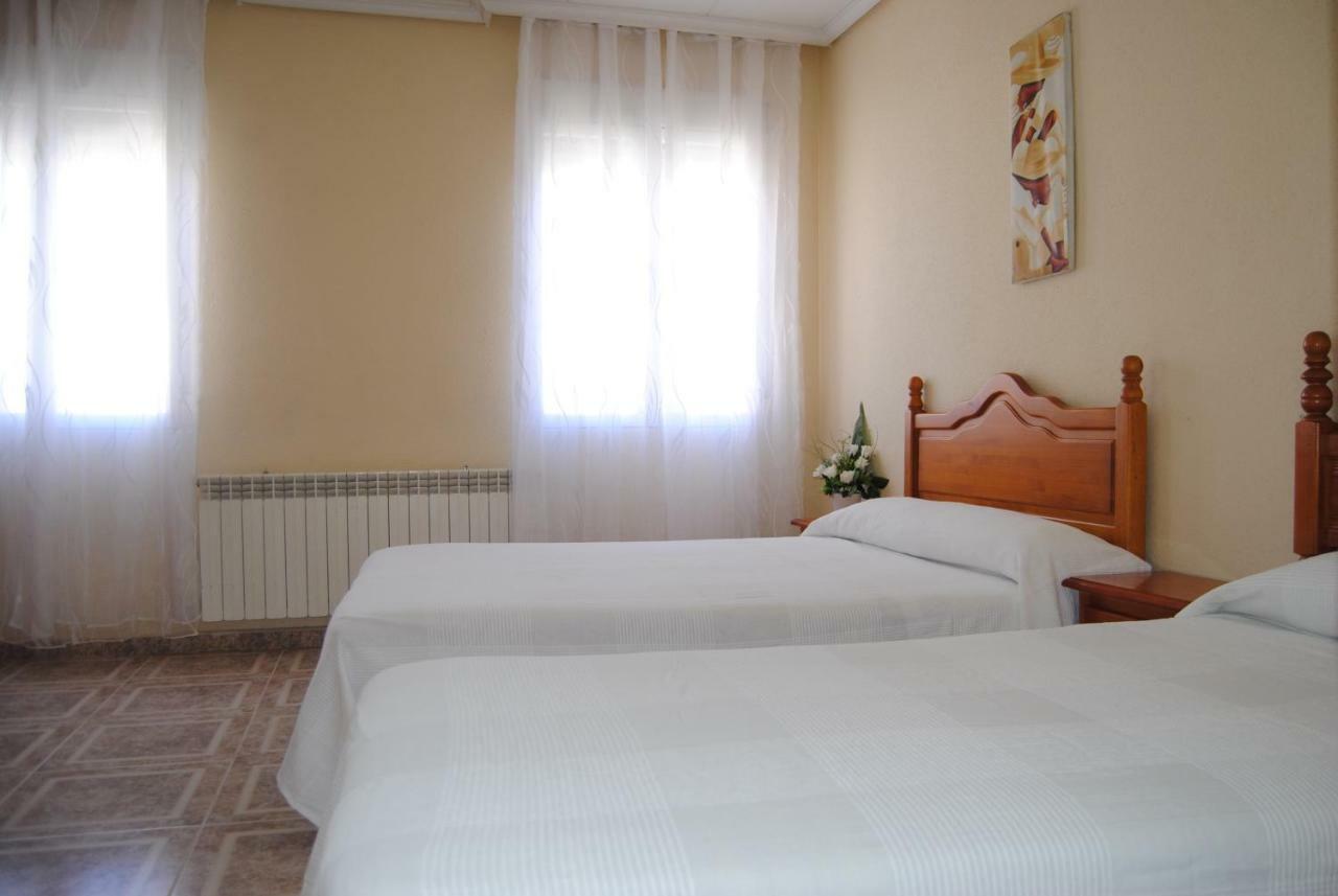 Hostal Avila Оканья Экстерьер фото