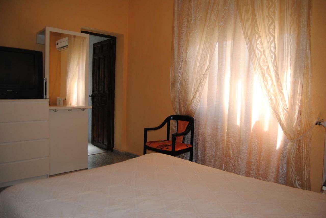 Hostal Avila Оканья Экстерьер фото